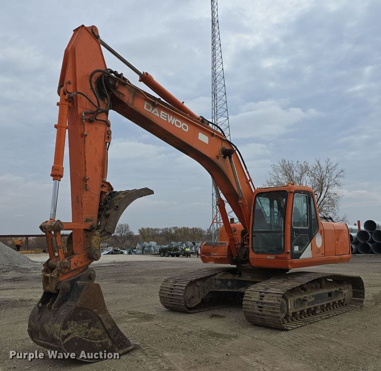 image for item DW3888 2002 Daewoo Solar 220LC-V excavator