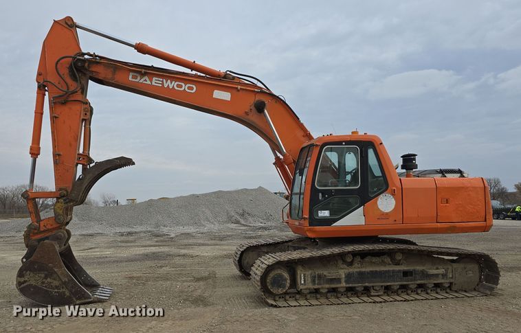 image for item DW3888 2002 Daewoo Solar 220LC-V excavator