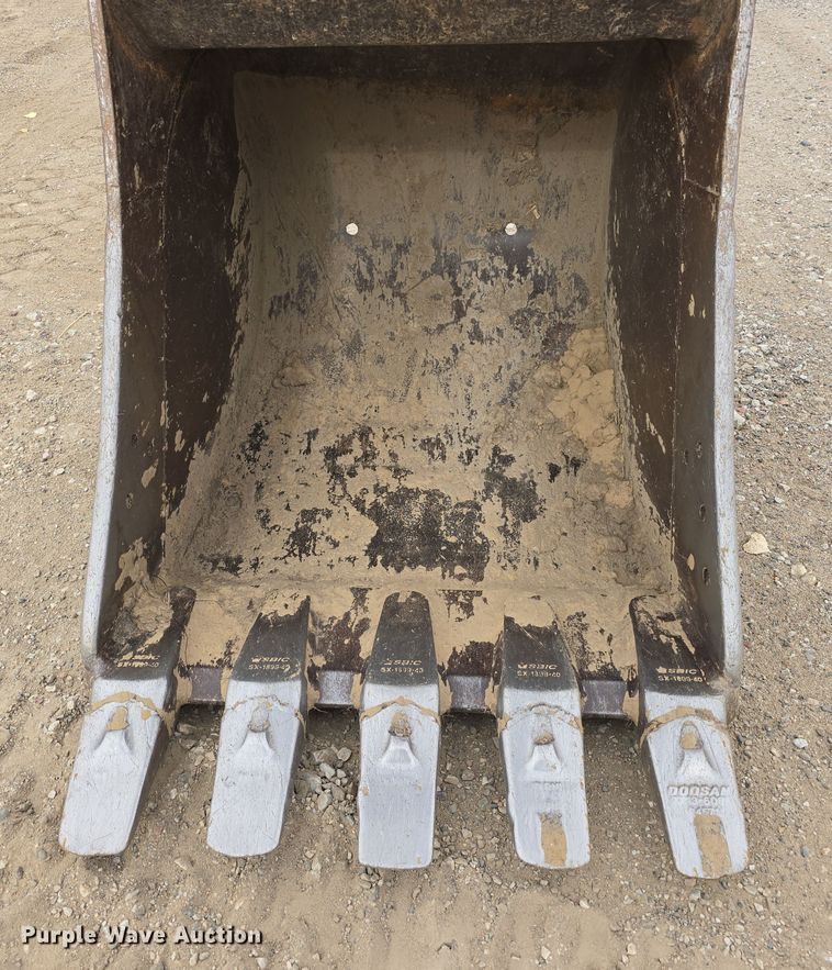 image for item DW3888 2002 Daewoo Solar 220LC-V excavator