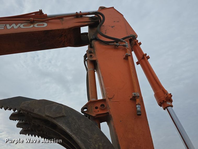 image for item DW3888 2002 Daewoo Solar 220LC-V excavator