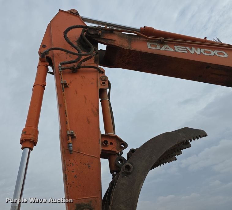 image for item DW3888 2002 Daewoo Solar 220LC-V excavator