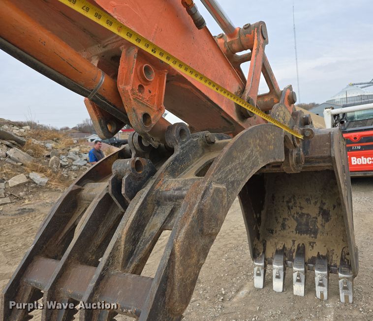 image for item DW3888 2002 Daewoo Solar 220LC-V excavator