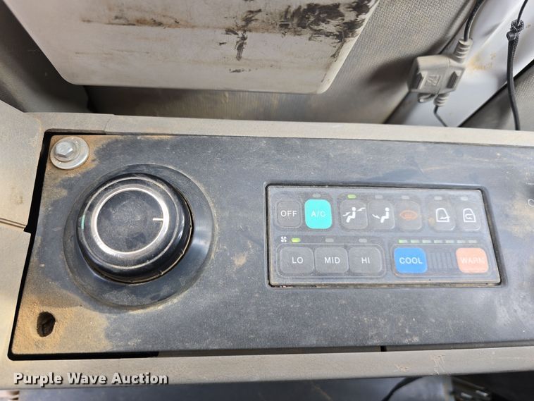 image for item DW3888 2002 Daewoo Solar 220LC-V excavator