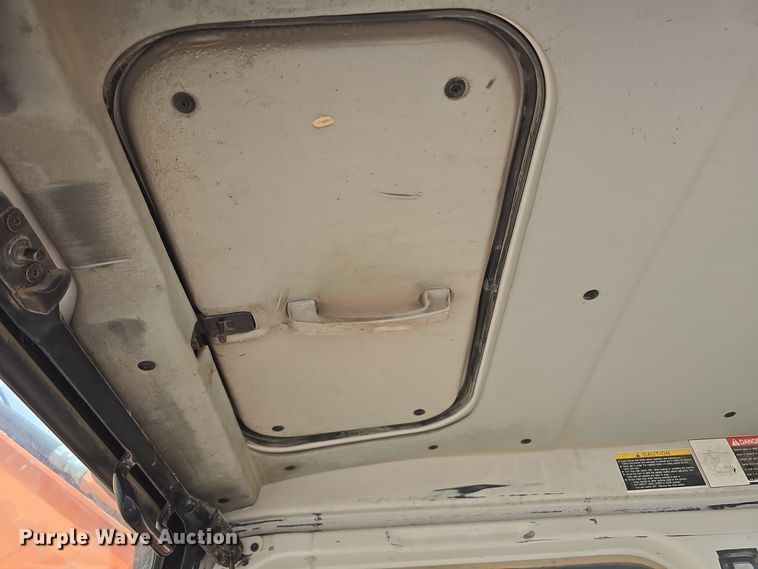 image for item DW3888 2002 Daewoo Solar 220LC-V excavator