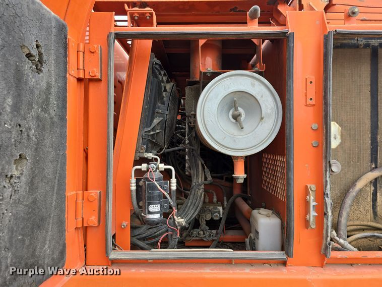 image for item DW3888 2002 Daewoo Solar 220LC-V excavator