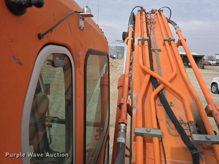 image for item DW3888 2002 Daewoo Solar 220LC-V excavator