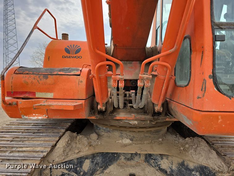 image for item DW3888 2002 Daewoo Solar 220LC-V excavator