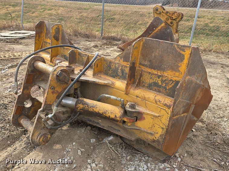 image for item DW3888 2002 Daewoo Solar 220LC-V excavator