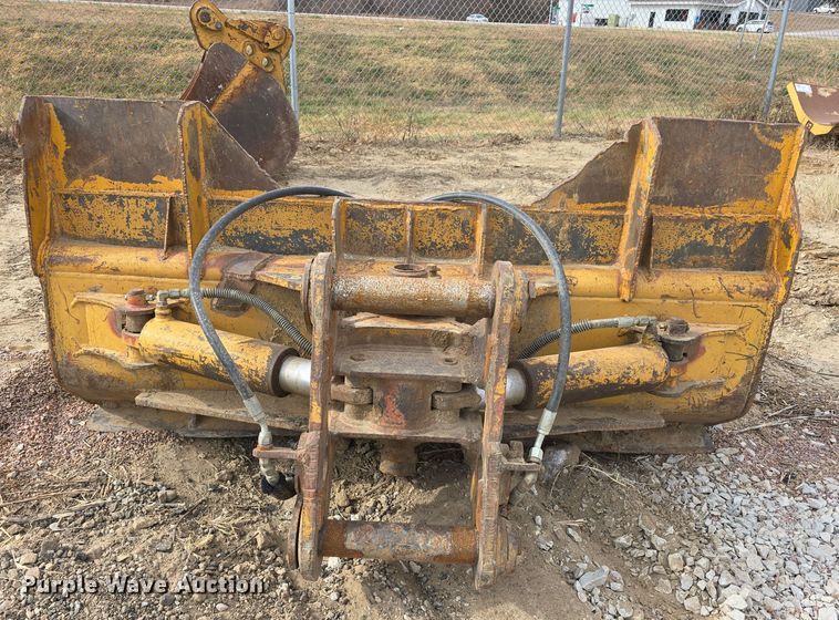 image for item DW3888 2002 Daewoo Solar 220LC-V excavator