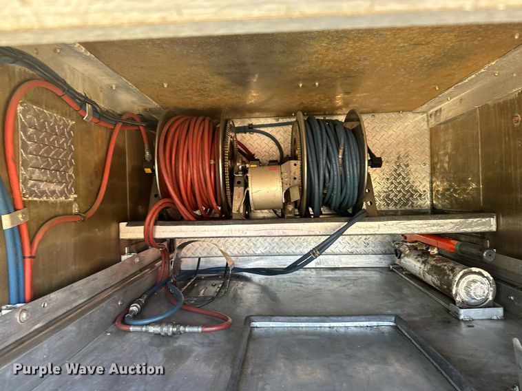 image for item DX3669 1997 HME pumper fire truck