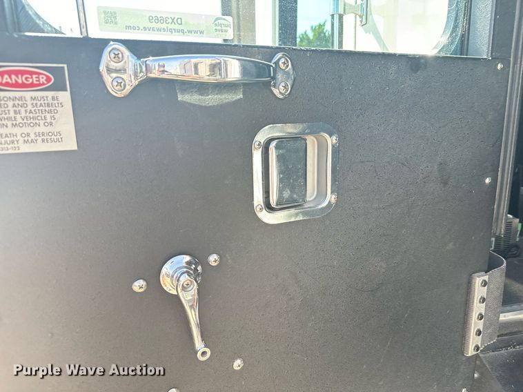 image for item DX3669 1997 HME pumper fire truck