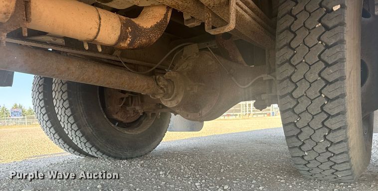 image for item DX3710 1998 Chevrolet B7 Bluebird school bus