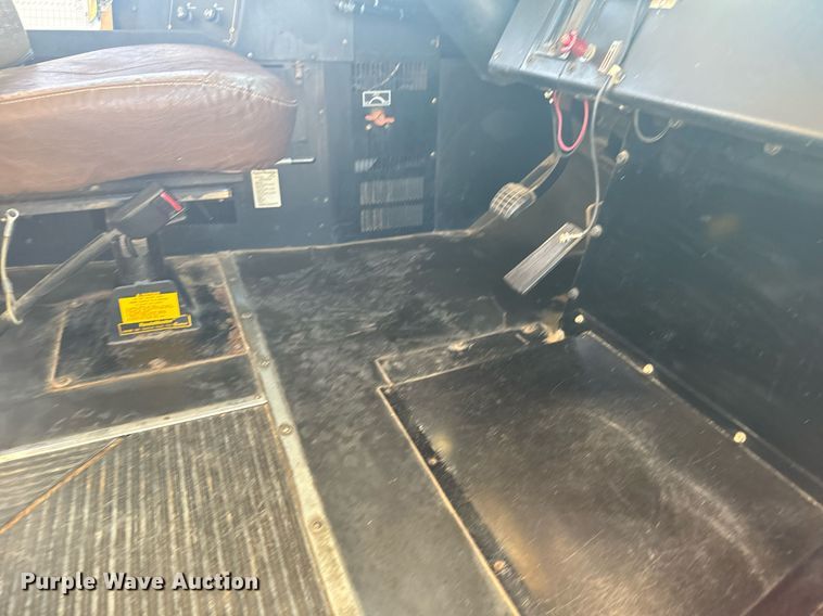 image for item DX3710 1998 Chevrolet B7 Bluebird school bus