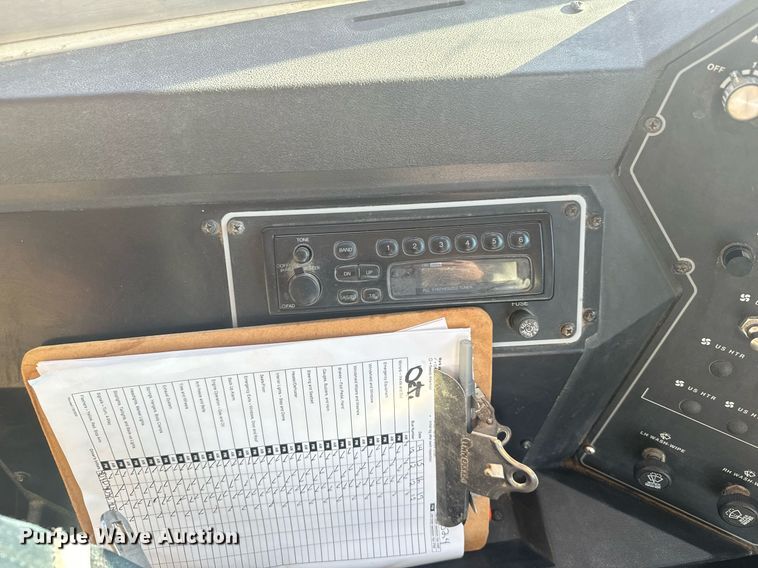 image for item DX3710 1998 Chevrolet B7 Bluebird school bus