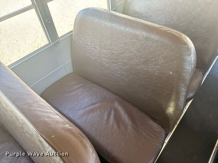 image for item DX3710 1998 Chevrolet B7 Bluebird school bus