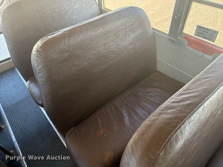 image for item DX3710 1998 Chevrolet B7 Bluebird school bus