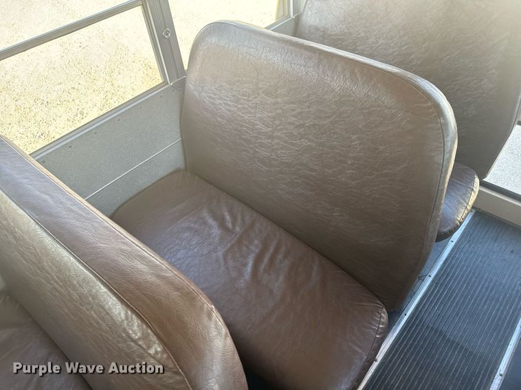 image for item DX3710 1998 Chevrolet B7 Bluebird school bus