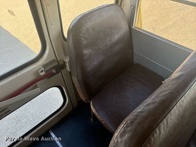 image for item DX3710 1998 Chevrolet B7 Bluebird school bus