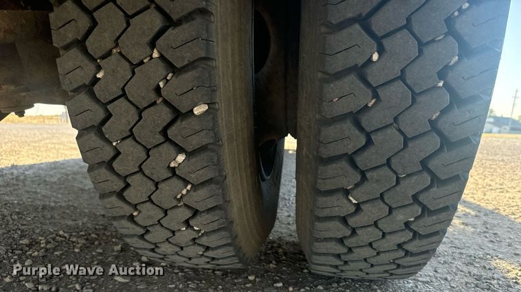 image for item DX3710 1998 Chevrolet B7 Bluebird school bus