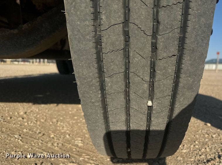 image for item DX3710 1998 Chevrolet B7 Bluebird school bus