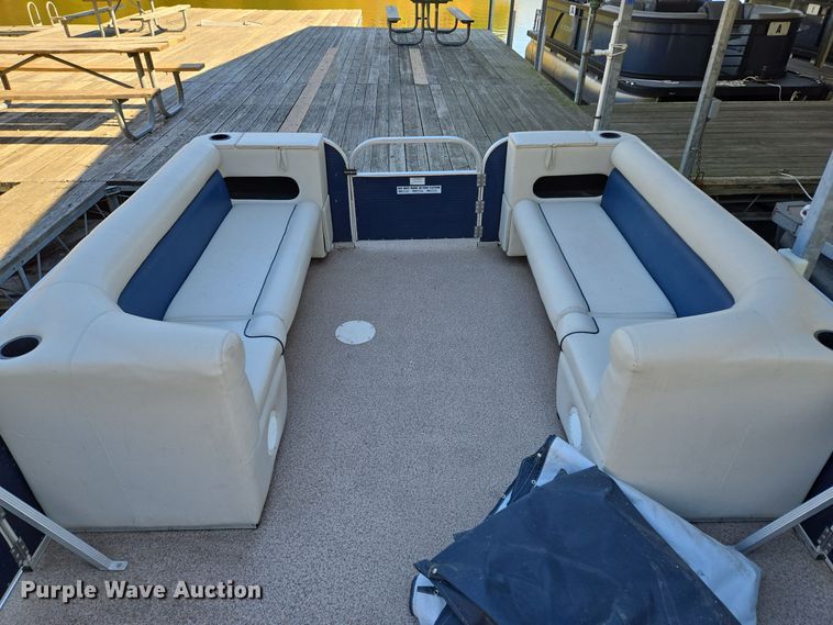 image for item EE8610 2016 Playcraft Clipper  pontoon boat