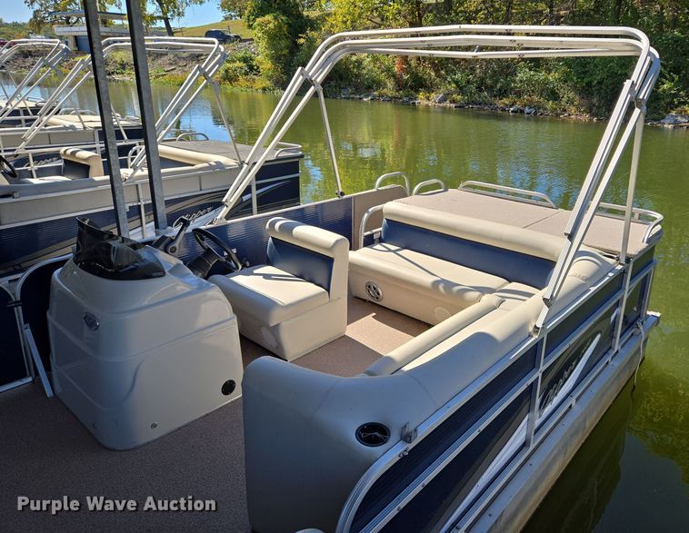 image for item EE8611 2016 Playcraft Clipper  pontoon boat