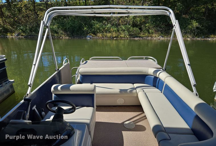 image for item EE8611 2016 Playcraft Clipper  pontoon boat