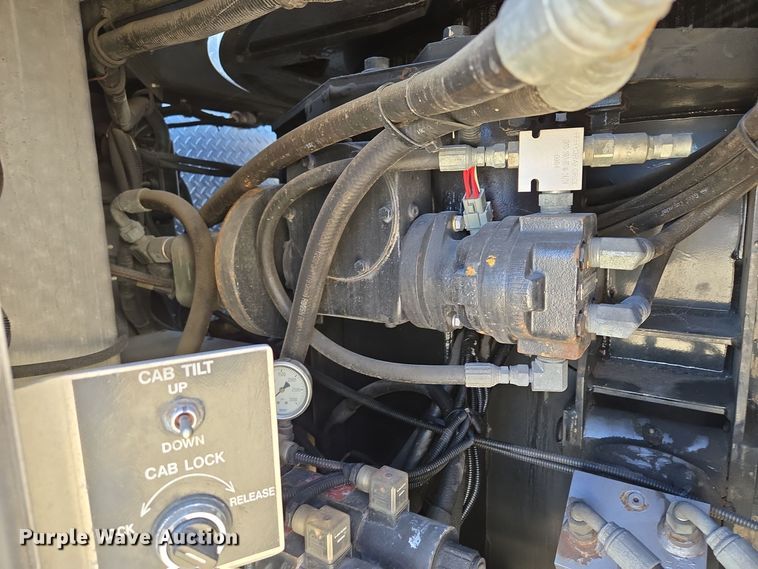 image for item EE8630 2009 Sutphen Mini Tower 75' 4 section  Quint fire truck