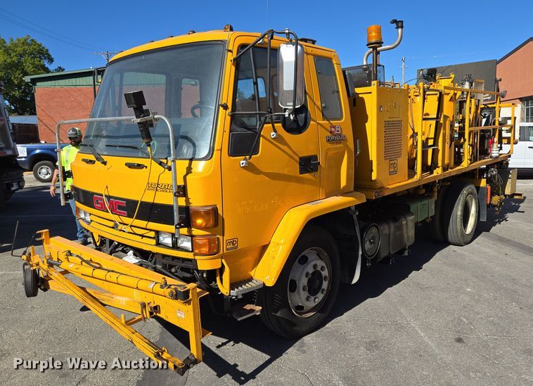 image for item EE8639 1995 GMC Forward W6 flatbed truck