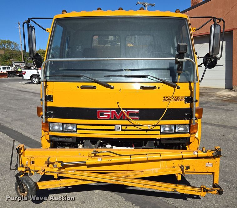 image for item EE8639 1995 GMC Forward W6 flatbed truck