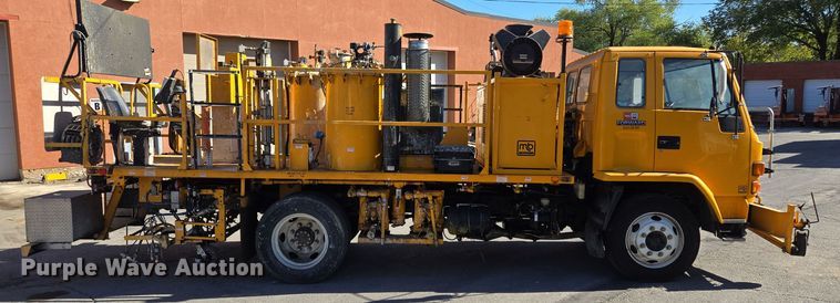 image for item EE8639 1995 GMC Forward W6 flatbed truck