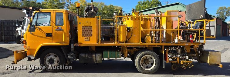 image for item EE8639 1995 GMC Forward W6 flatbed truck