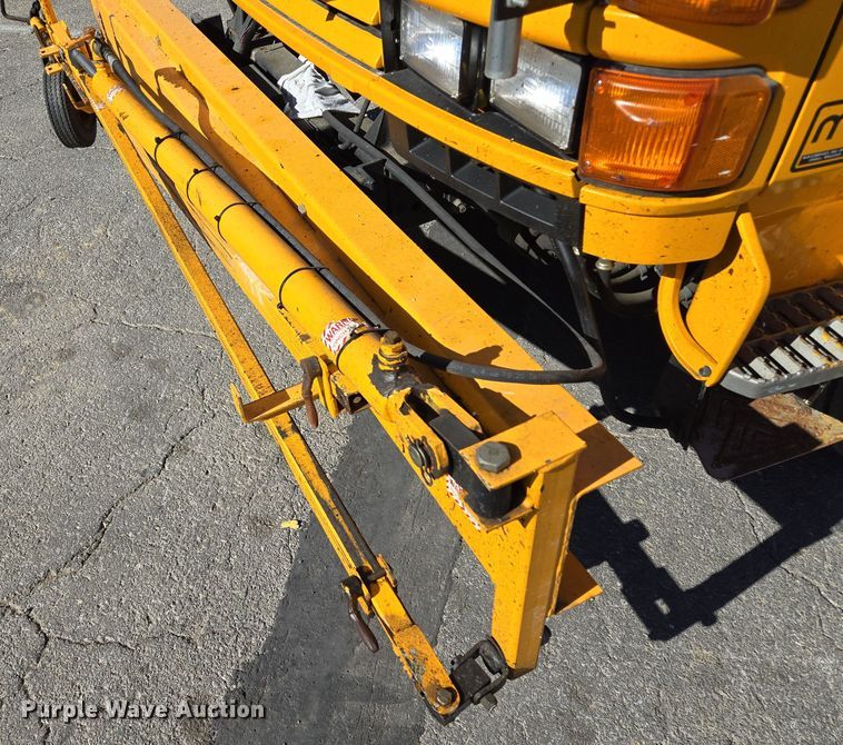 image for item EE8639 1995 GMC Forward W6 flatbed truck