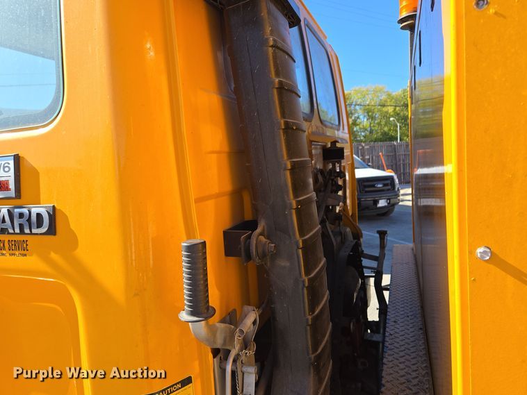 image for item EE8639 1995 GMC Forward W6 flatbed truck