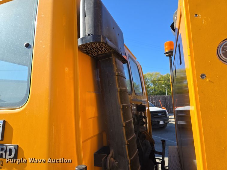 image for item EE8639 1995 GMC Forward W6 flatbed truck