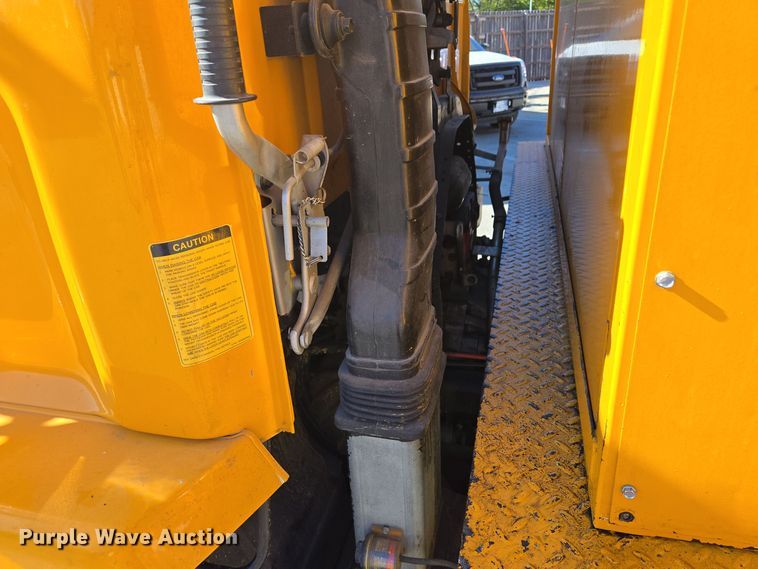 image for item EE8639 1995 GMC Forward W6 flatbed truck