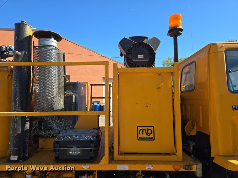 image for item EE8639 1995 GMC Forward W6 flatbed truck