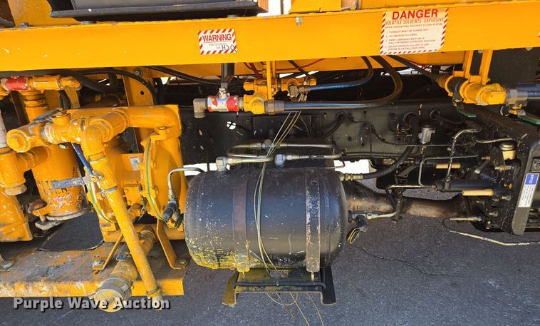 image for item EE8639 1995 GMC Forward W6 flatbed truck