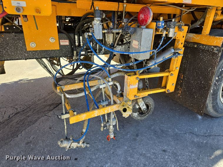 image for item EE8639 1995 GMC Forward W6 flatbed truck