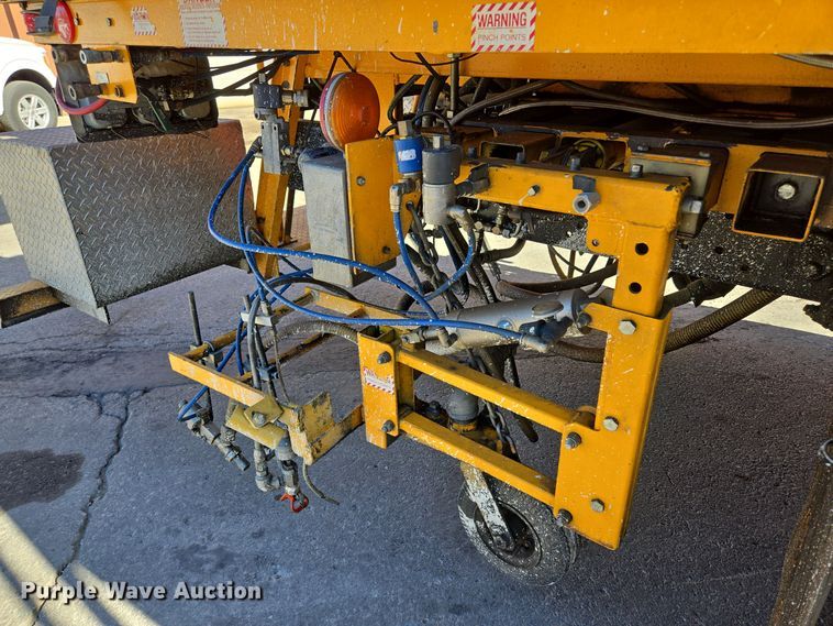 image for item EE8639 1995 GMC Forward W6 flatbed truck