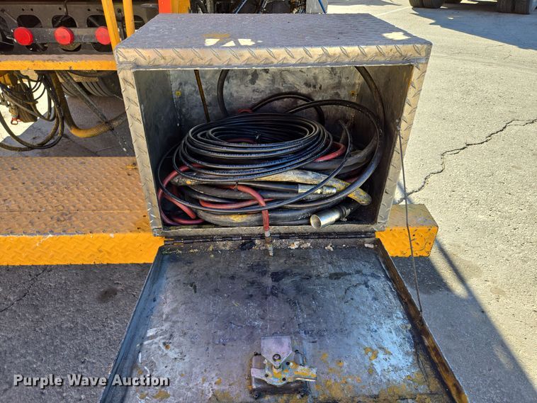 image for item EE8639 1995 GMC Forward W6 flatbed truck