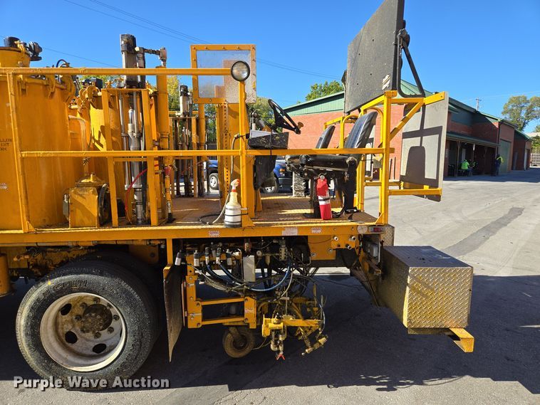 image for item EE8639 1995 GMC Forward W6 flatbed truck