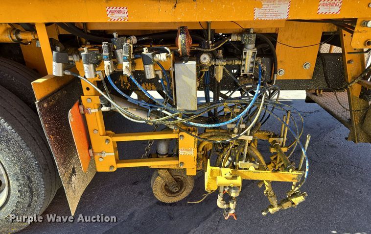 image for item EE8639 1995 GMC Forward W6 flatbed truck