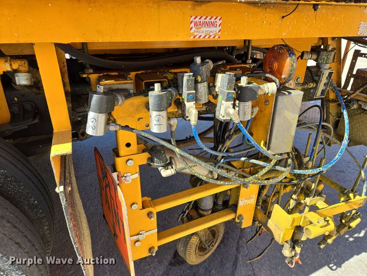 image for item EE8639 1995 GMC Forward W6 flatbed truck