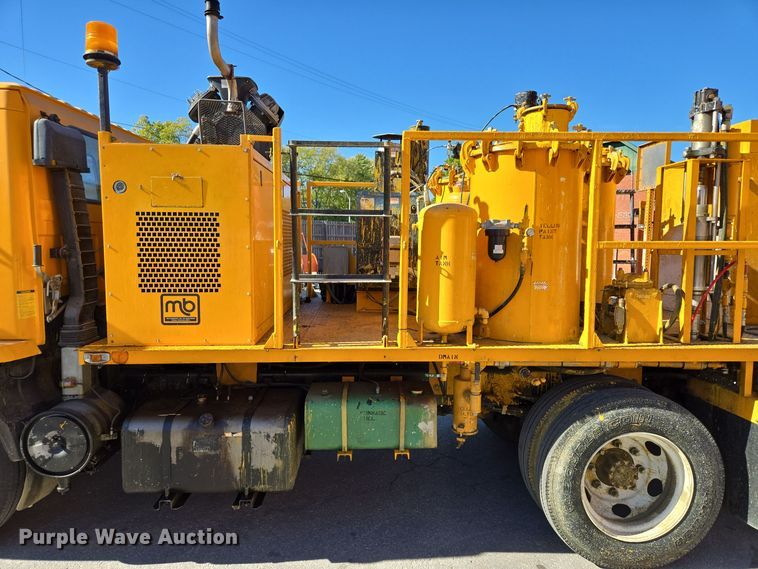 image for item EE8639 1995 GMC Forward W6 flatbed truck