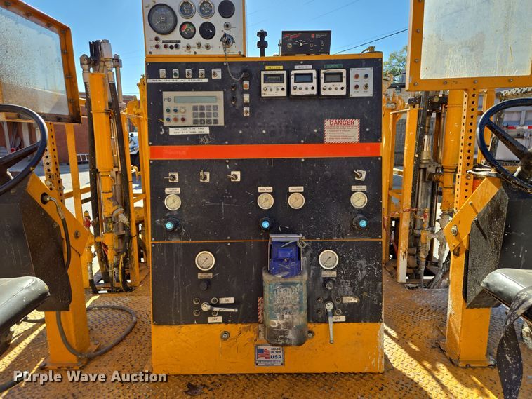 image for item EE8639 1995 GMC Forward W6 flatbed truck