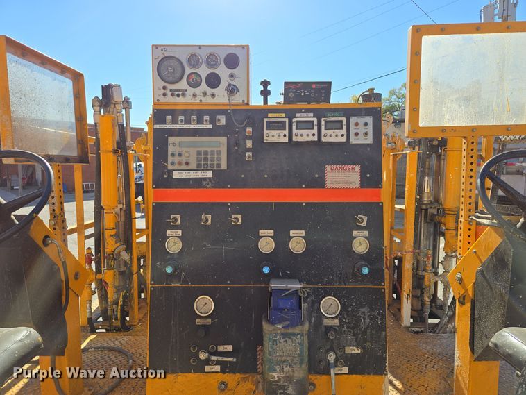 image for item EE8639 1995 GMC Forward W6 flatbed truck