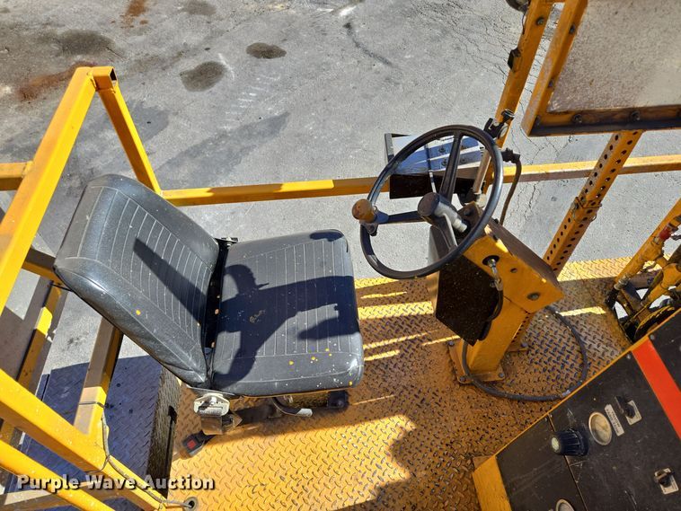 image for item EE8639 1995 GMC Forward W6 flatbed truck