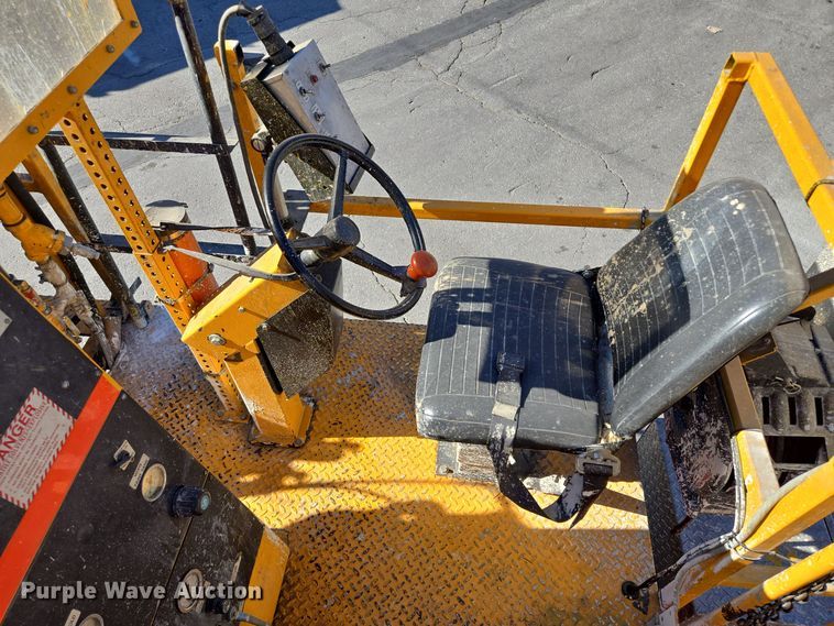 image for item EE8639 1995 GMC Forward W6 flatbed truck