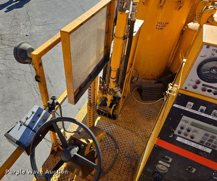 image for item EE8639 1995 GMC Forward W6 flatbed truck